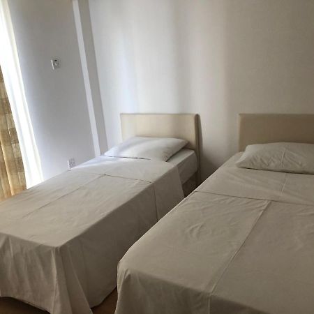 Spacious And Comfortable Central Kyrenia Flat Buitenkant foto