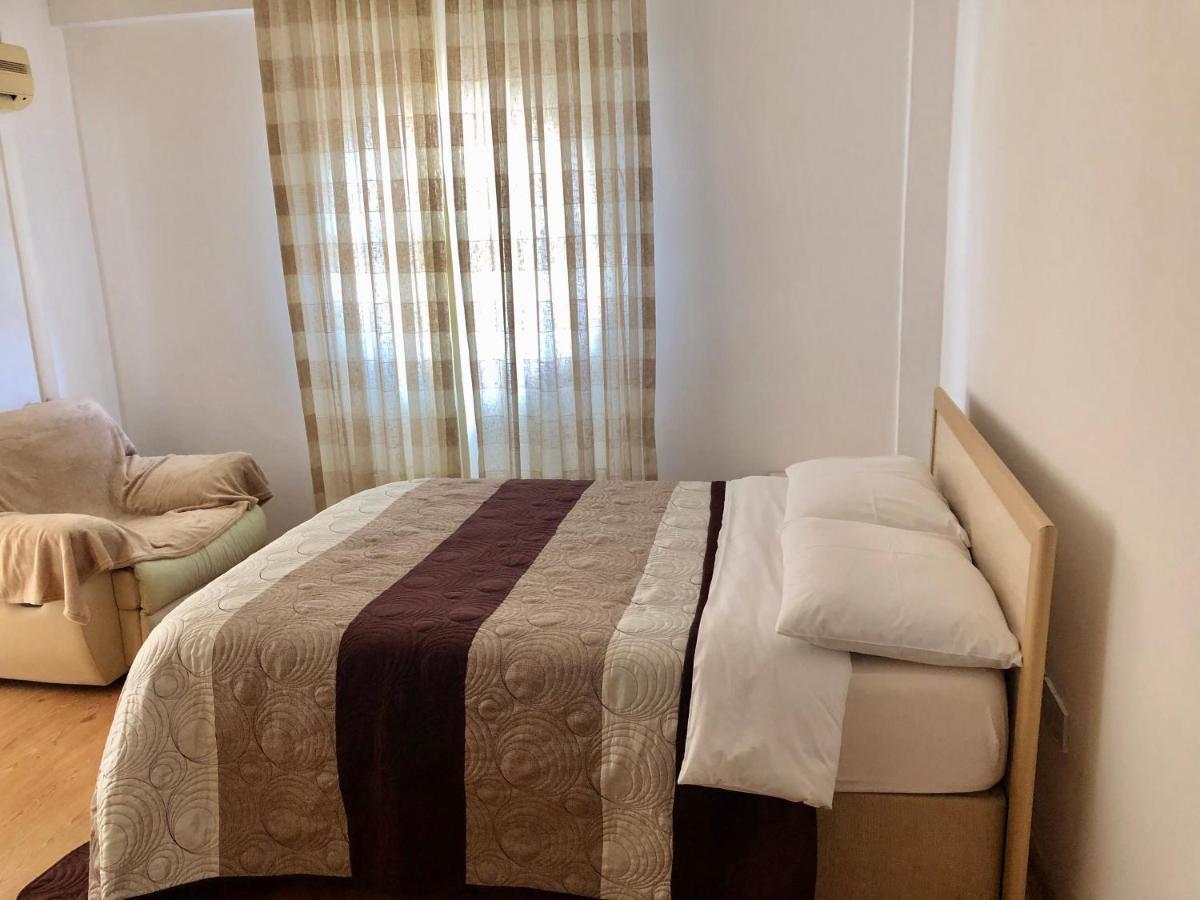 Spacious And Comfortable Central Kyrenia Flat Buitenkant foto