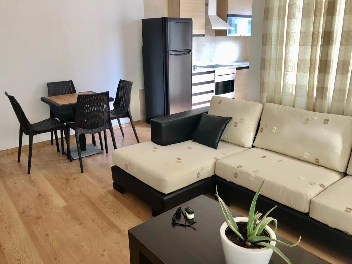 Spacious And Comfortable Central Kyrenia Flat Buitenkant foto