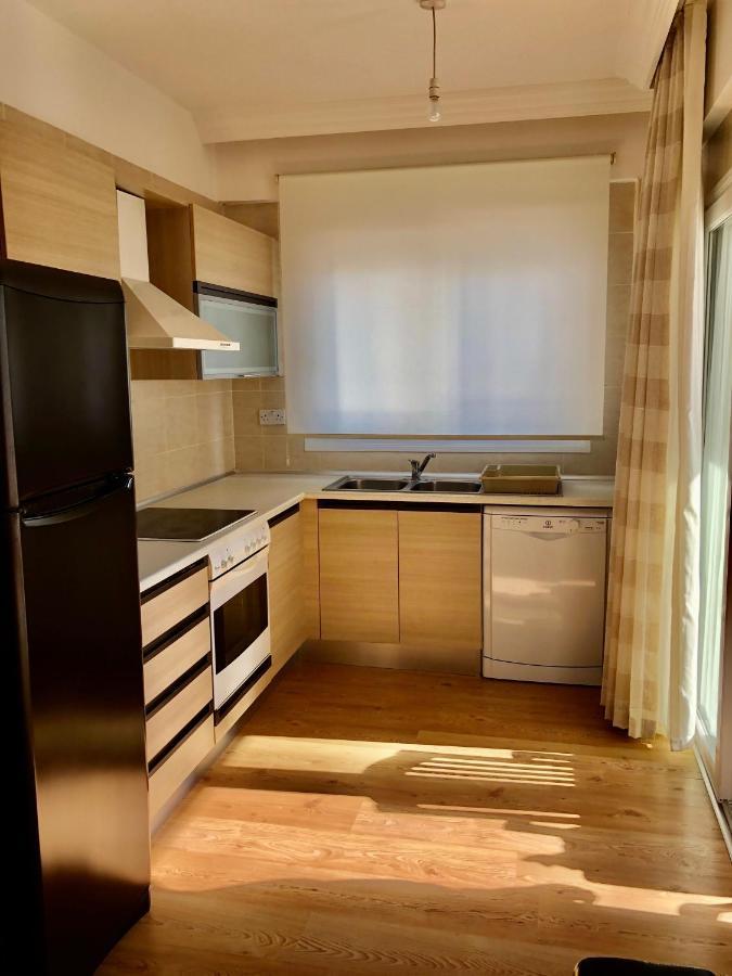 Spacious And Comfortable Central Kyrenia Flat Buitenkant foto