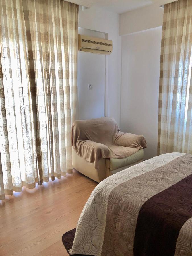 Spacious And Comfortable Central Kyrenia Flat Buitenkant foto