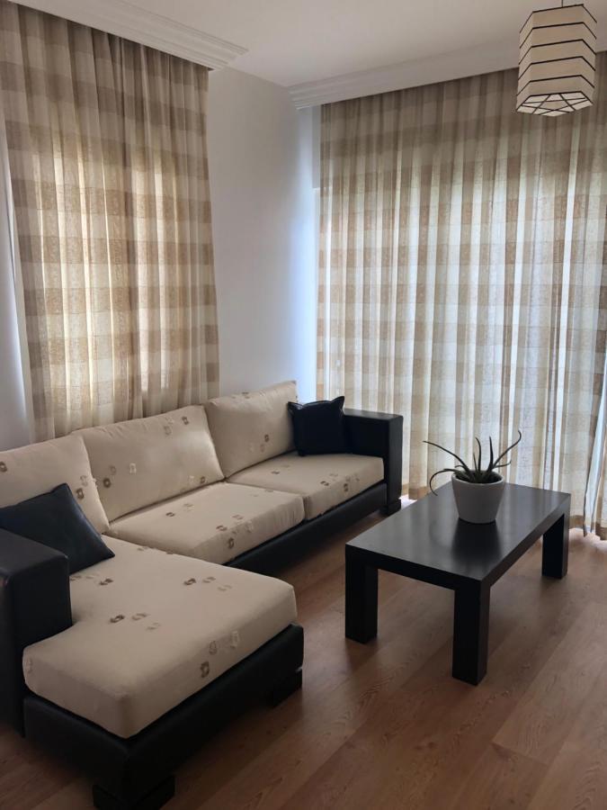 Spacious And Comfortable Central Kyrenia Flat Buitenkant foto