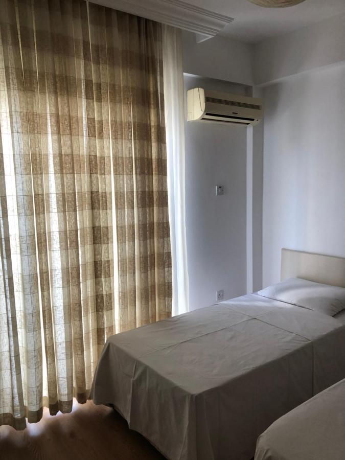 Spacious And Comfortable Central Kyrenia Flat Buitenkant foto