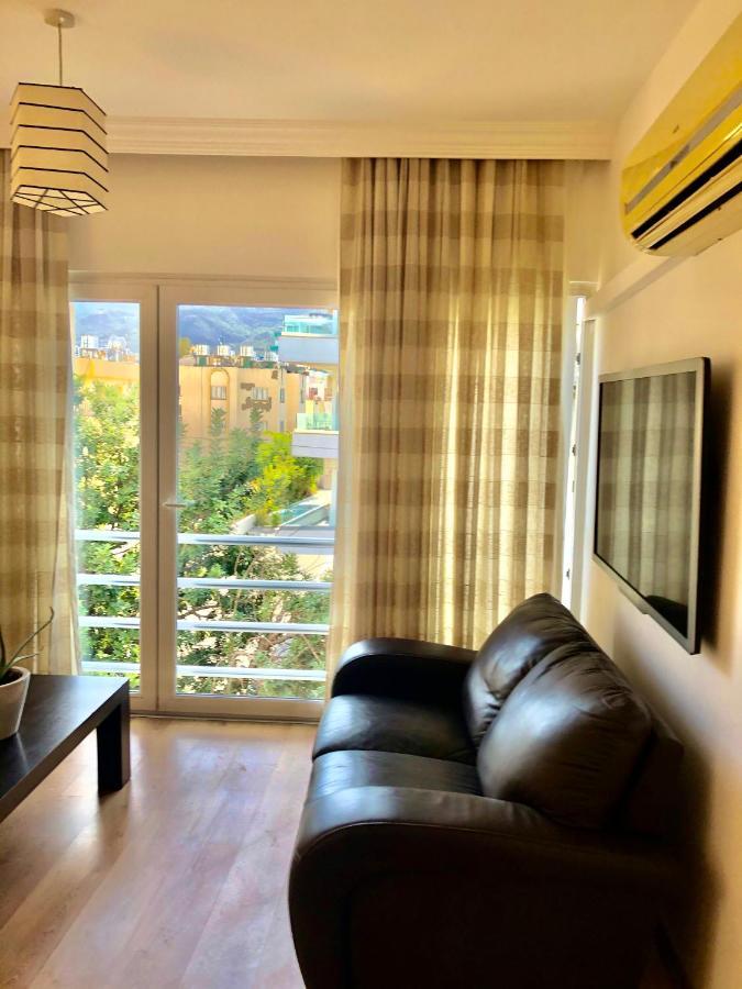 Spacious And Comfortable Central Kyrenia Flat Buitenkant foto