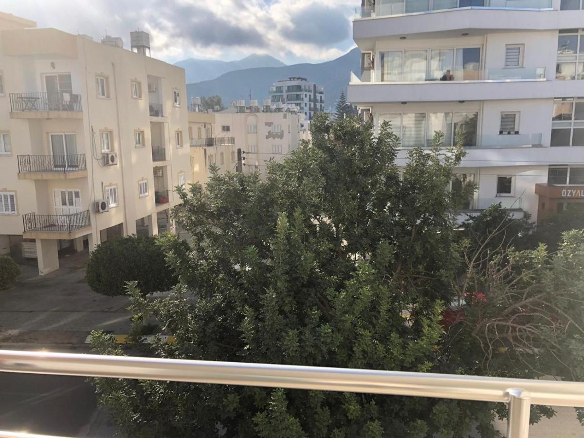 Spacious And Comfortable Central Kyrenia Flat Buitenkant foto